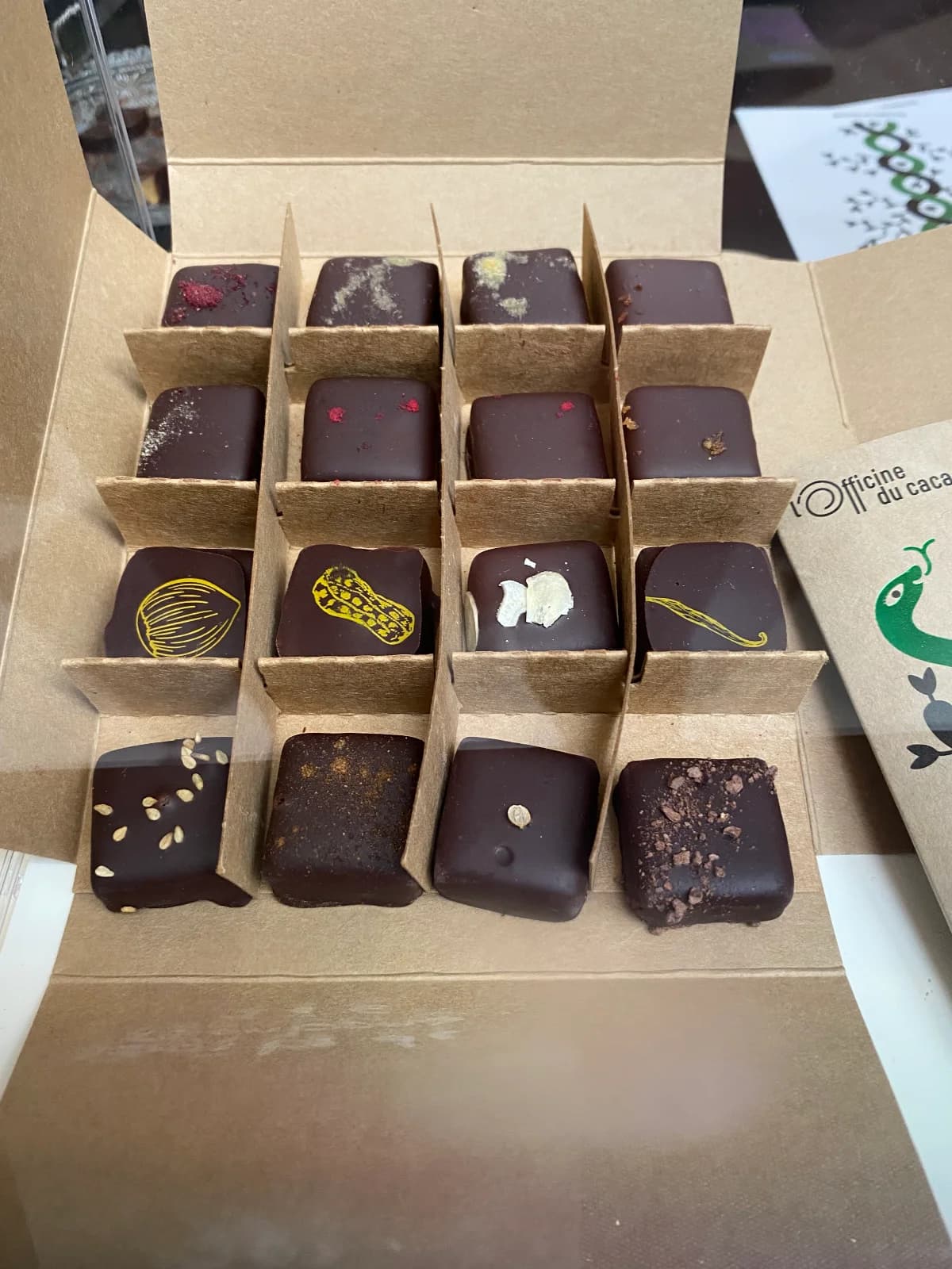 Boîte Découverte de 16 Bonbons – Chocolat noir Équateur 78 %